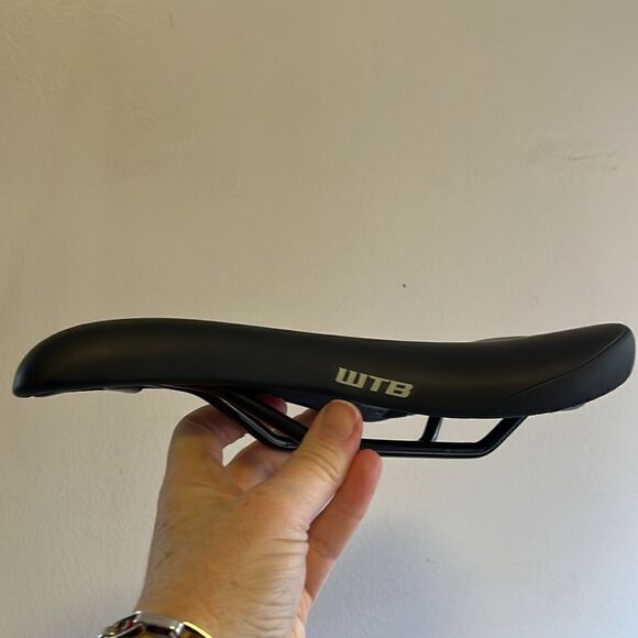 EXCELLENT CONDITION WTB VOLT BIKE SEAT - Picture 2 of 7